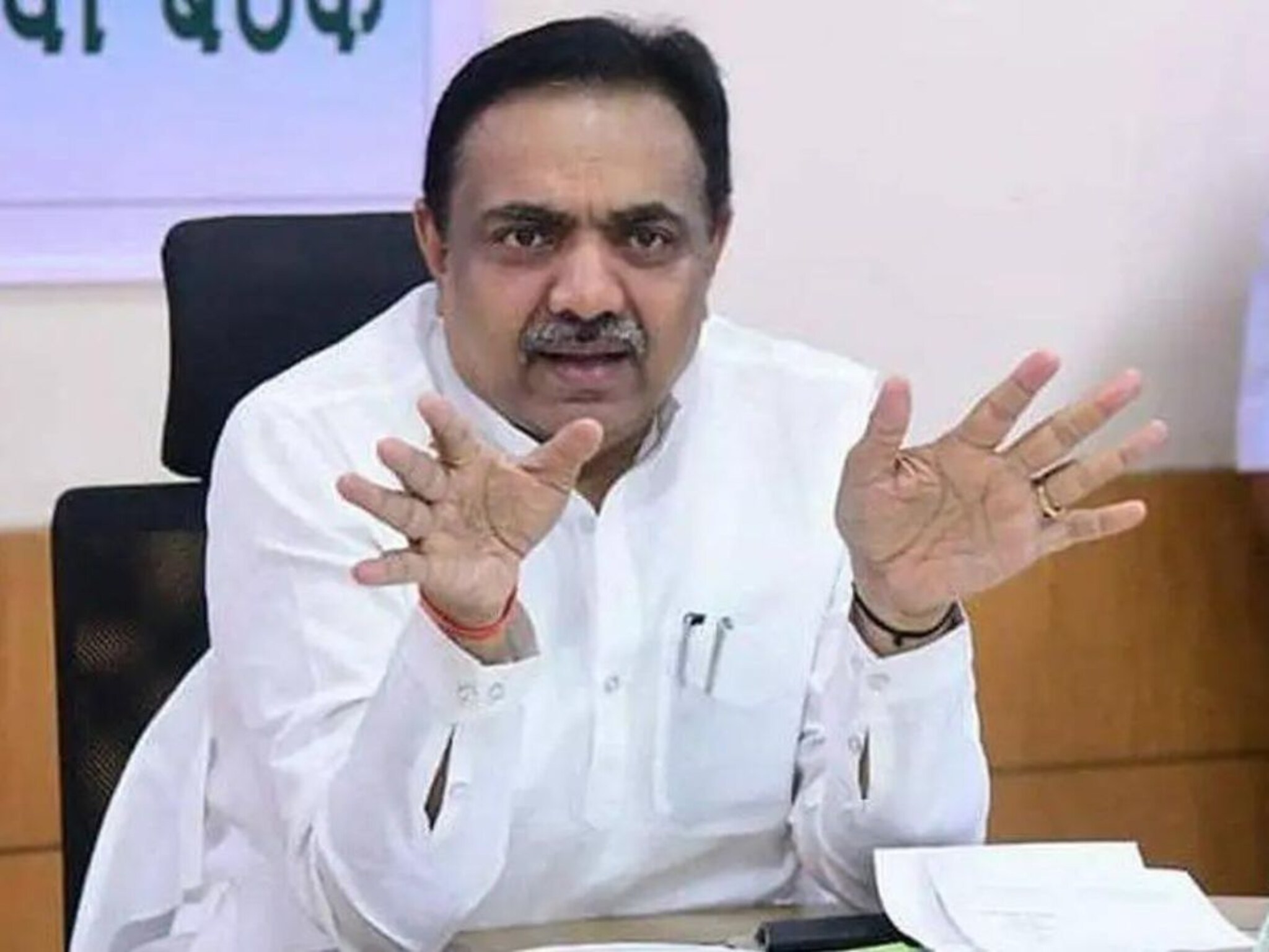 अस्वस्थतेतून राजीनामा, जयंतराव अजित पवारांना साथ देणार? दादांचा आमदार म्हणाला...