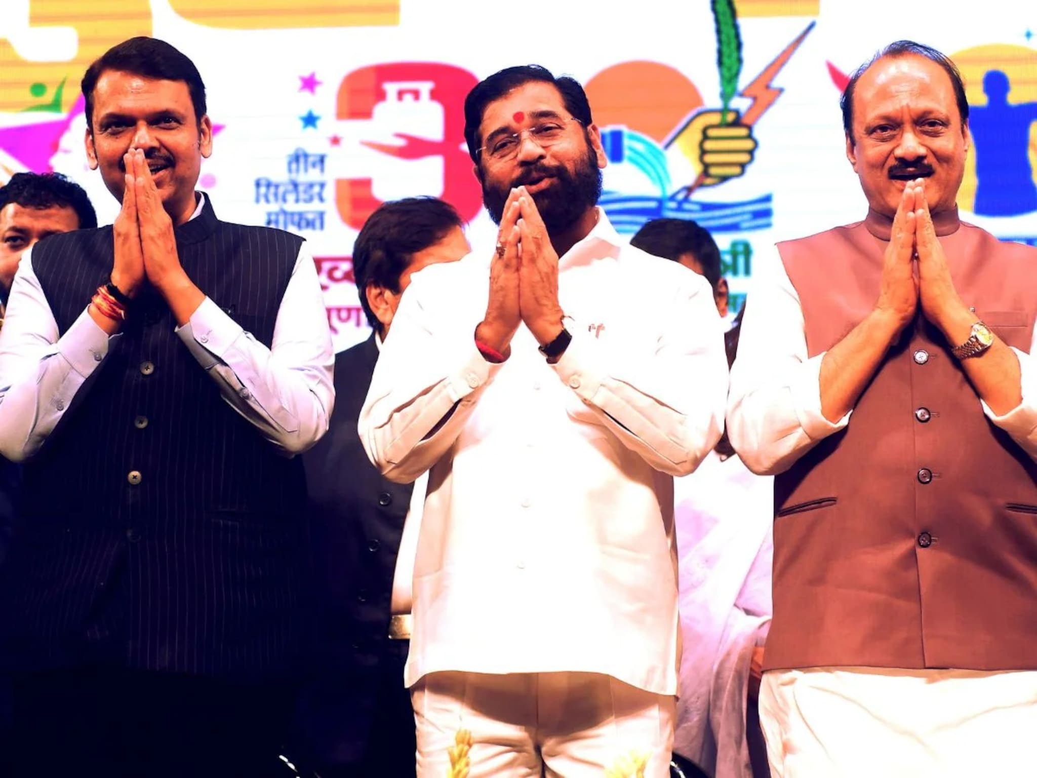 विधानसभेच्या निकालाआधीच महायुतीत मुख्यमंत्रिपदावरून रस्सीखेच,  शिंदे, फडणवीसांच्या नेत्यांचा दावा, पडद्यामागे काय चाललंय?