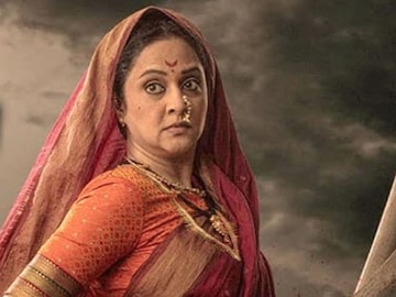 किशोरी शहाणेंची मृणाल कुलकर्णींना टक्कर, जिजाऊंच्या भूमिकेतील पहिला Look किशोरी शहाणेंची मृणाल कुलकर्णींना टक्कर, जिजाऊंच्या भूमिकेतील पहिला Look