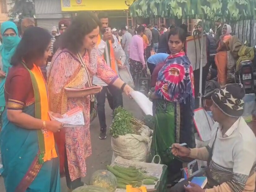मृणालीराजे पहिल्यांदाच प्रचारासाठी किंवा राजकीय कार्यक्रमात दिसल्यानं आता छत्रपती घराण्यातली चौथी पिढी राजकारणात उतरल्याची चर्चा यामुळे सुरू झालीय.