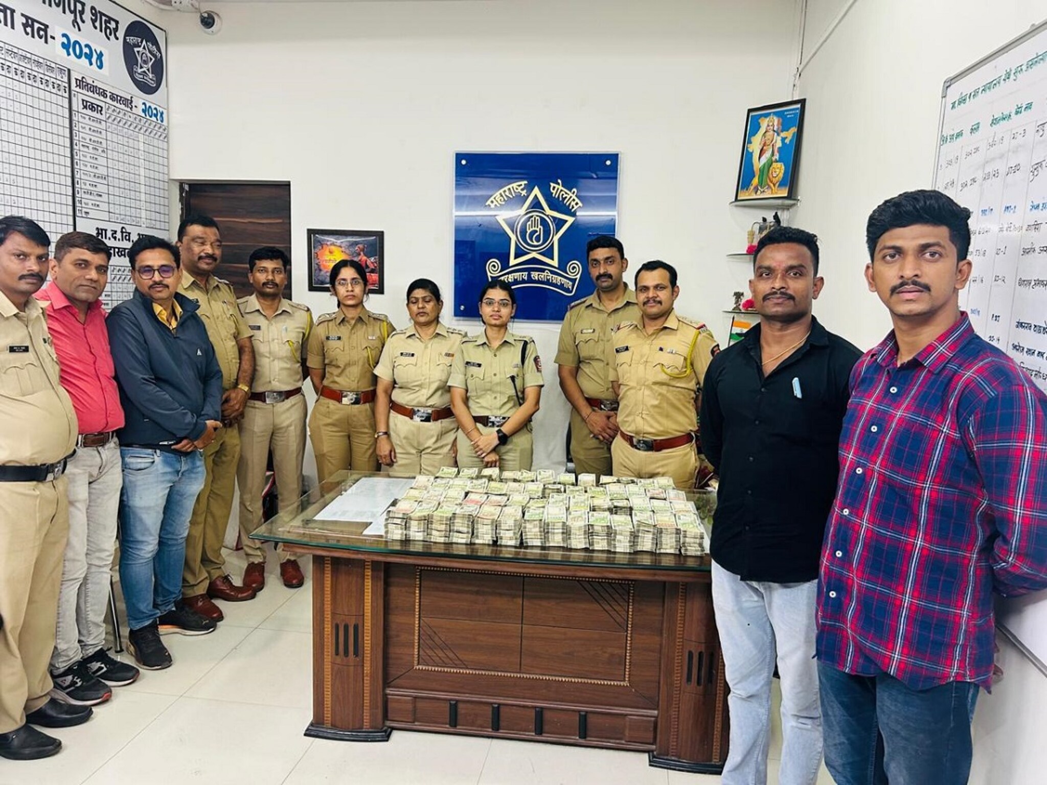 नागपुरात सापडलेले 1,50,00,000 कुणाचे? निवडणुकीच्या धामधुमीत पोलिसांच्या हाती मोठं घबाड