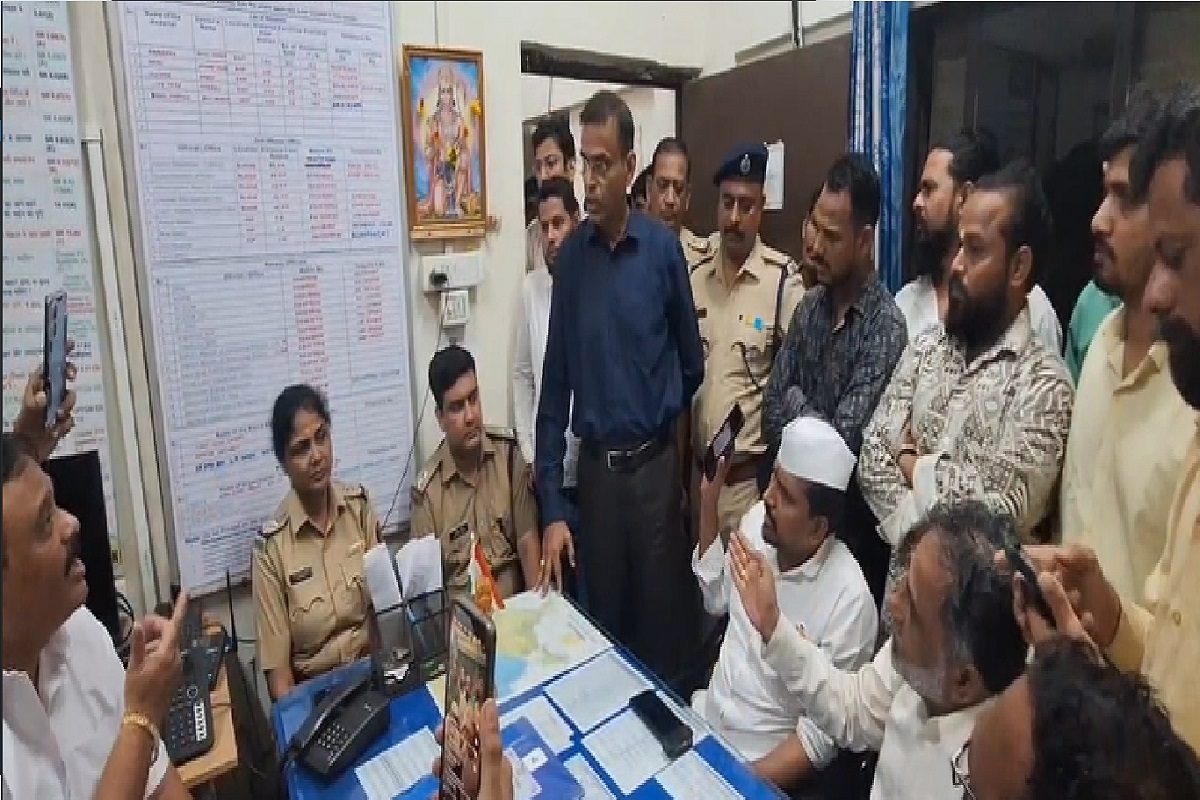 ‘ट्रेन में नहीं चलेगी मराठी’, मुंबई के बाद टीसी का नालासोपारा रुख – News18 मराठी ‘ट्रेन में नहीं चलेगी मराठी’, मुंबई के बाद टीसी का नालासोपारा रुख – News18 मराठी