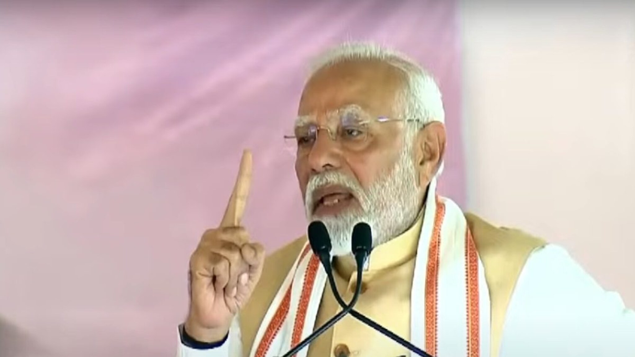 PM Narendra Modi in Dhule : काँग्रेसकडून देशात मोठं षडयंत्र रचलं जातंय, धुळ्यात नेहरुंचं नाव घेत मोदींचा घणाघात