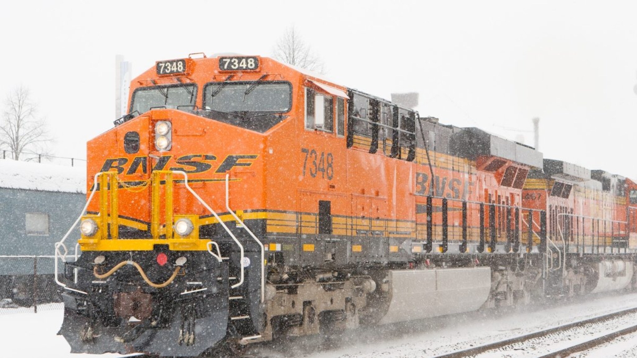 हनिमूनला जायचंय तर या रेल्वेने जा, एकाच प्रवासात फिरता येणार 13 देश अन् तेही तुमच्या बजेटमध्ये...