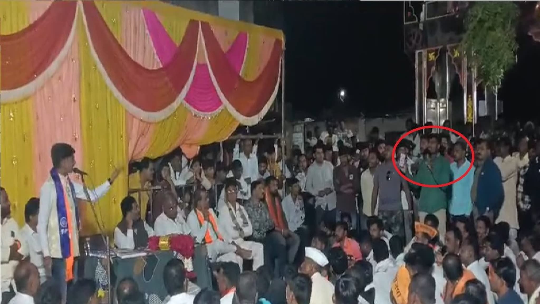 ‘15 वर्षात काय केलं’, तरूणाच्या प्रश्नावर भाजप आमदार भडकले, सभेत तुफान राडा