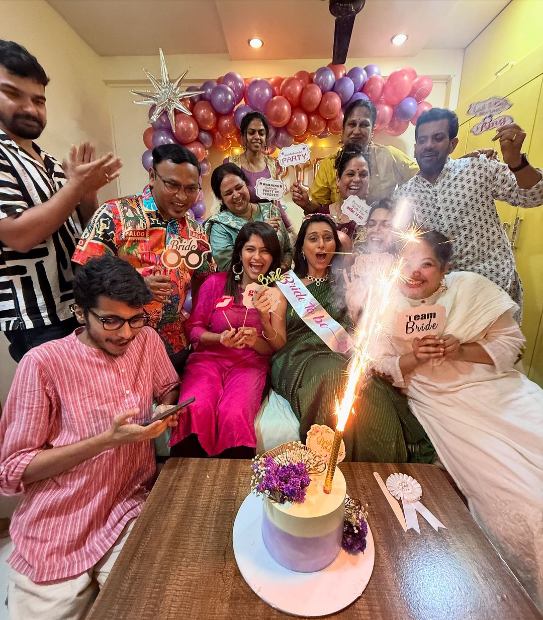 रेश्माच्या केळवणाचे फोटो अभिनेता सुयश टिळक याने सोशल मीडियावर शेअर केले आहेत.