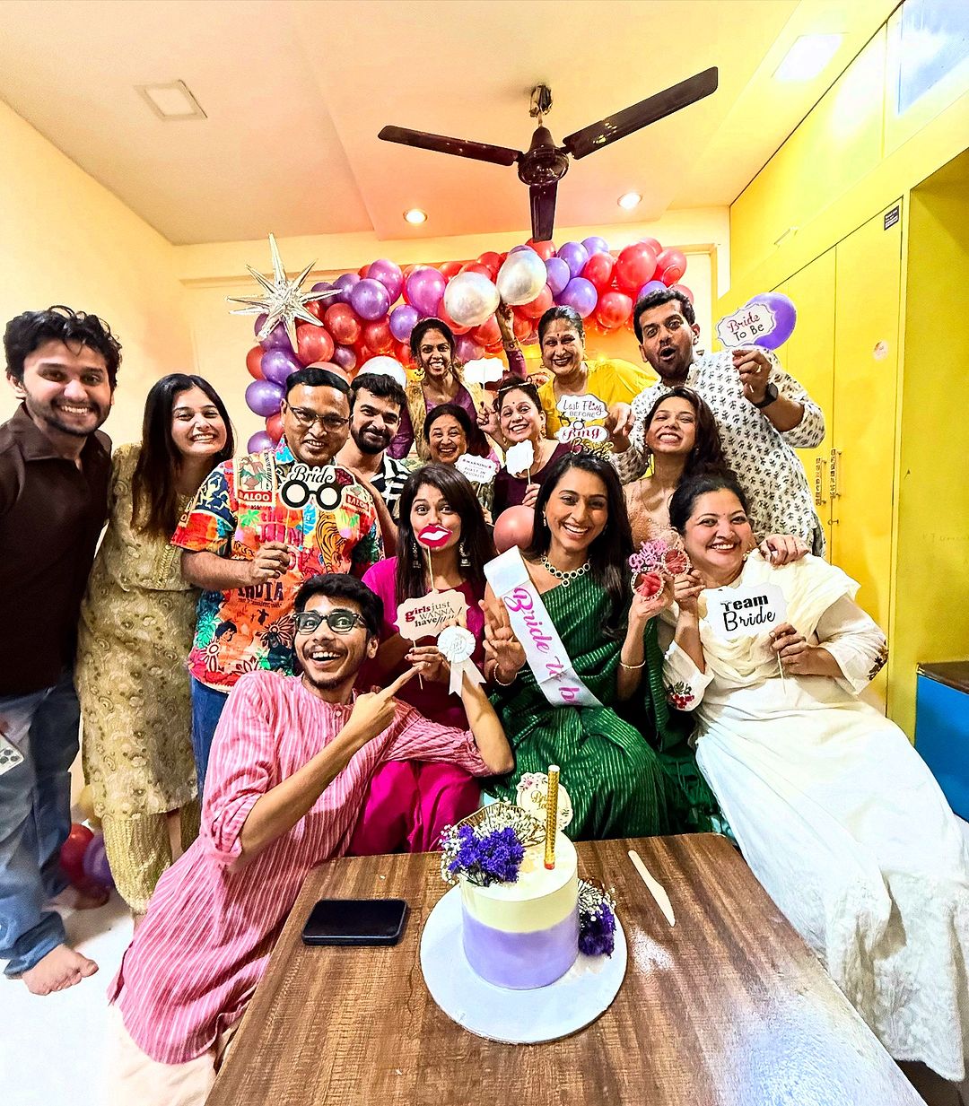 लग्न असल्याने रेश्मा पुढचे काही दिवस मातीच्या चुली या मालिकेतूनही गायब होणार आहे असं दिसत आहे.