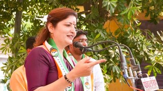 'तुतारीच्या उमेदवाराचे सूनेवर अत्याचार', रुपाली चाकणकरांचे फाईल दाखवत गंभीर आरोप