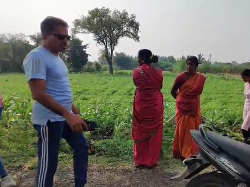  सुधाकर खाडे हे आज मिरज शहरातल्या पंढरपूर रोडवरील राम मंदिर परिसरामध्ये एका शेताचा ताबा घेण्यासाठी गेले होते. या शेतीवर आपला ताबा असल्याचा त्यांचा दावा होता. 