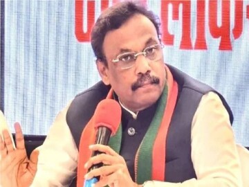 Vinod Tawde: 'भाजपवाले एवढे मूर्ख नाहीत...', पैसे वाटल्याच्या आरोपावर विनोद तावडे स्पष्टच बोलले Vinod Tawde: 'भाजपवाले एवढे मूर्ख नाहीत...', पैसे वाटल्याच्या आरोपावर विनोद तावडे स्पष्टच बोलले
