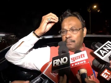 'नोट'ची टिप भाजप नेत्याने दिली? ठाकुरांच्या आरोपावर विनोद तावडे थेट बोलले! 'नोट'ची टिप भाजप नेत्याने दिली? ठाकुरांच्या आरोपावर विनोद तावडे थेट बोलले!