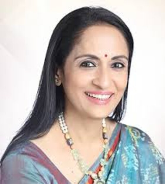 मॉडेलिंगनंतर अभिनेत्रीने अभिनयाच्या जगात प्रवेश केला. स्वरूप संपत टीव्ही सीरियल 'ये जो है जिंदगी'मध्ये दिसली होती. या शोमधील तिच्या अभिनयाचे सर्वांनी कौतुक केलं. प्रत्येक घराघरात ती एक प्रसिद्ध नाव बनली होती.