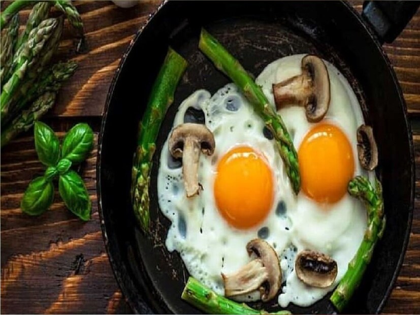 मात्र, अंड्याचा पांढरा भाग कधी गुलाबी, लाल किंवा हिरवा रंगाचा असेल, तर मात्र असं अंड खाऊ नये. कारण या अंड्यामुळे शरीराला मोठी हानी होते. तज्ज्ञांच्या मते त्या अंड्यातील काही विषारी जीवाणूंच्या प्रभावामुळे रंग बदलतो. या प्रकरणात, अशी अंडी फेकून द्यावीत.