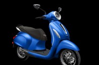 Bajaj ने टाकला मोठा डाव, आणतेय 137 किमी चालणारी मजबूत स्कूटर!