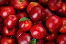 Benefits of Apple: सफरचंदाचे ‘इतके’ फायदे ?, रोज खाल्ल्याने दूर पळतील अनेक आजार