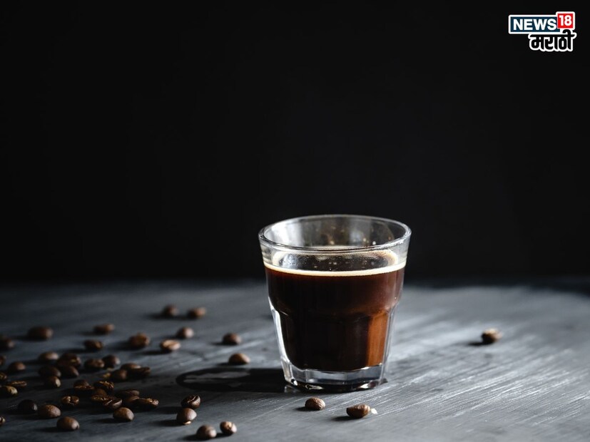 ब्लॅक कॉफीमधलं कॅफेन नैसर्गिक उत्तेजक म्हणून काम करतं. कॉफी प्यायल्याच्या अगदी थोड्या वेळात ते न्यूरॉनला सक्रिय करायला मदत करतात. त्यामुळे ब्लॅक कॉफी प्यायल्यानंतर अनेकांना फ्रेश वाटतं. अनेक जण तर सुस्ती घालवण्यासाठी ब्लॅक कॉफी पितात. 