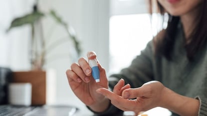 प्रतिकात्मक फोटो : महिलांनो स्वत:ला डायबिटीस पासून जपा, ‘या’ लक्षणांकडे दुर्लक्ष करणं पडेल महागात प्रतिकात्मक फोटो : महिलांनो स्वत:ला डायबिटीस पासून जपा, ‘या’ लक्षणांकडे दुर्लक्ष करणं पडेल महागात