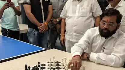 एकनाथ शिंदेंचा दादांना चेकमेट! स्वत:ची खुर्ची वाचवण्यासाठी अजित पवार दिल्लीत!
एकनाथ शिंदेंचा दादांना चेकमेट! स्वत:ची खुर्ची वाचवण्यासाठी अजित पवार दिल्लीत!