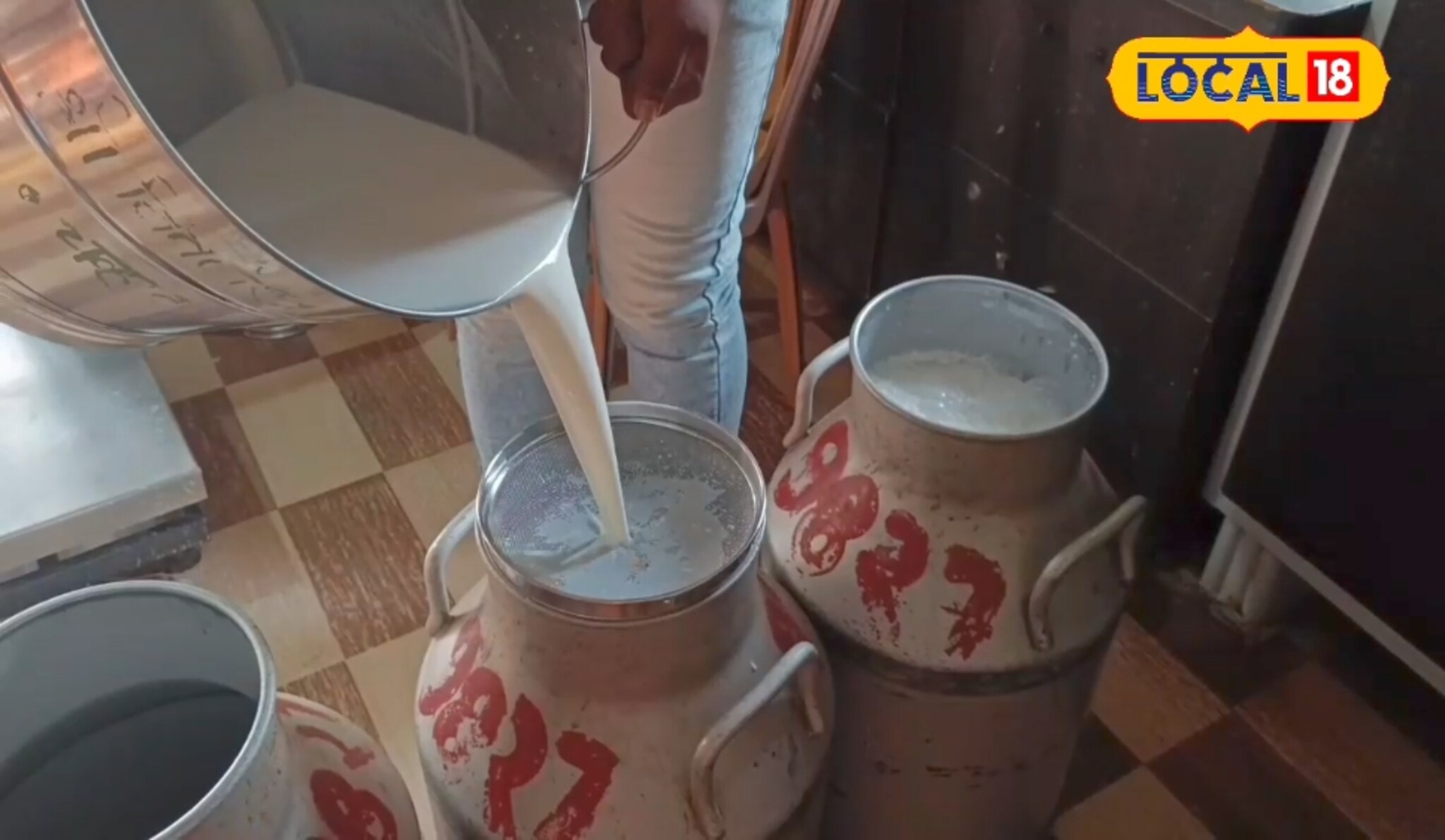 गोबर गॅस आणि दुग्ध व्यवसायाने कायापालट, संपूर्ण गाव बनलं आदर्श मॉडेल