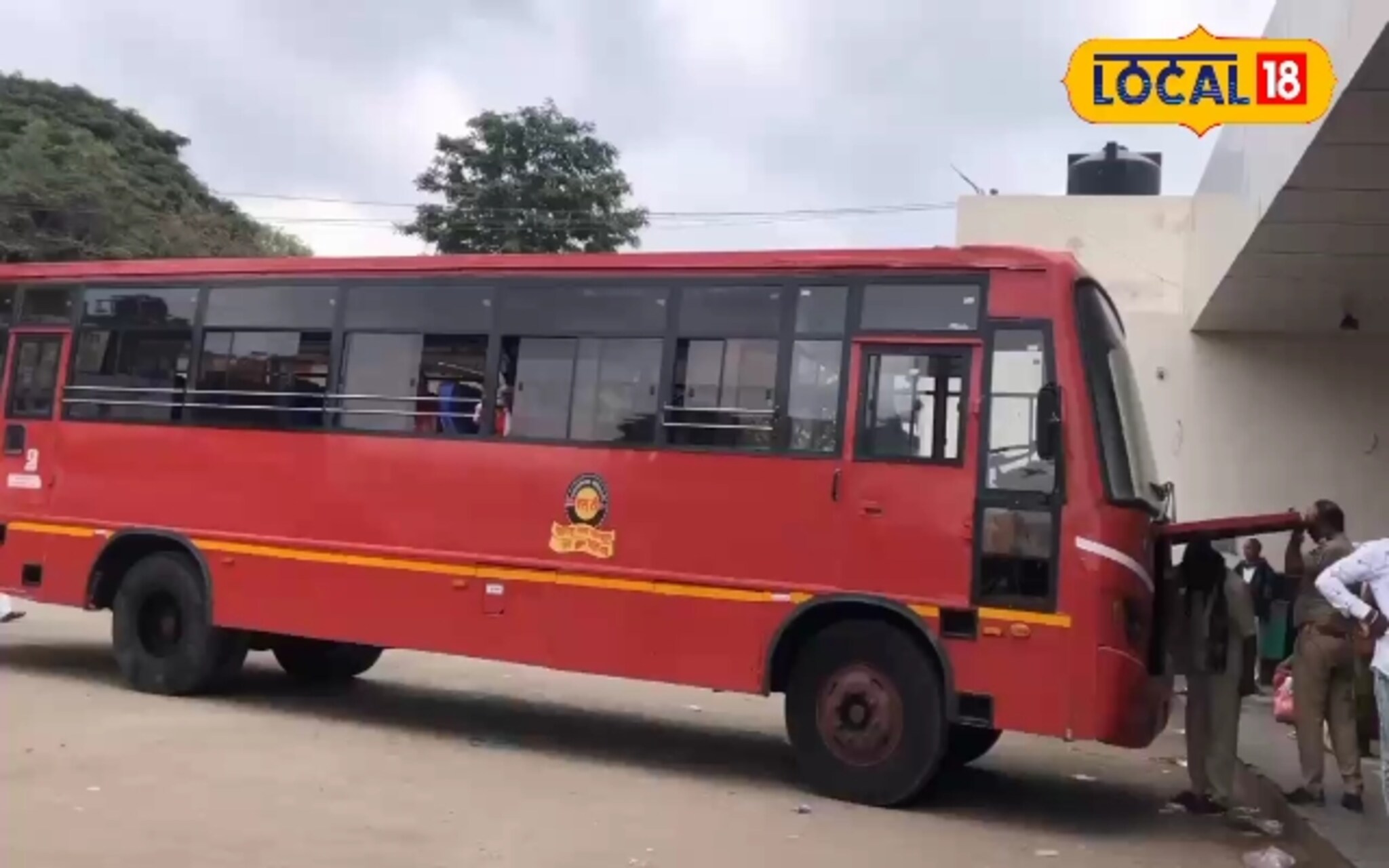 वऱ्हाडींना विवाह स्थळी पोहोचवण्यासाठी लालपरी बुक करायचीय? अशी आहे प्रक्रिया