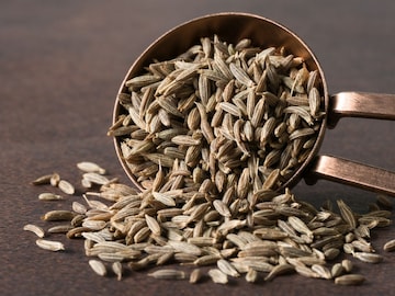 प्रतिकात्मक फोटो : आरोग्यदायी जिऱ्याचे आहेत ‘इतके’ फायदे, हिवाळ्यात खाल्ल्याने राहाल तंदुरूस्त प्रतिकात्मक फोटो : आरोग्यदायी जिऱ्याचे आहेत ‘इतके’ फायदे, हिवाळ्यात खाल्ल्याने राहाल तंदुरूस्त