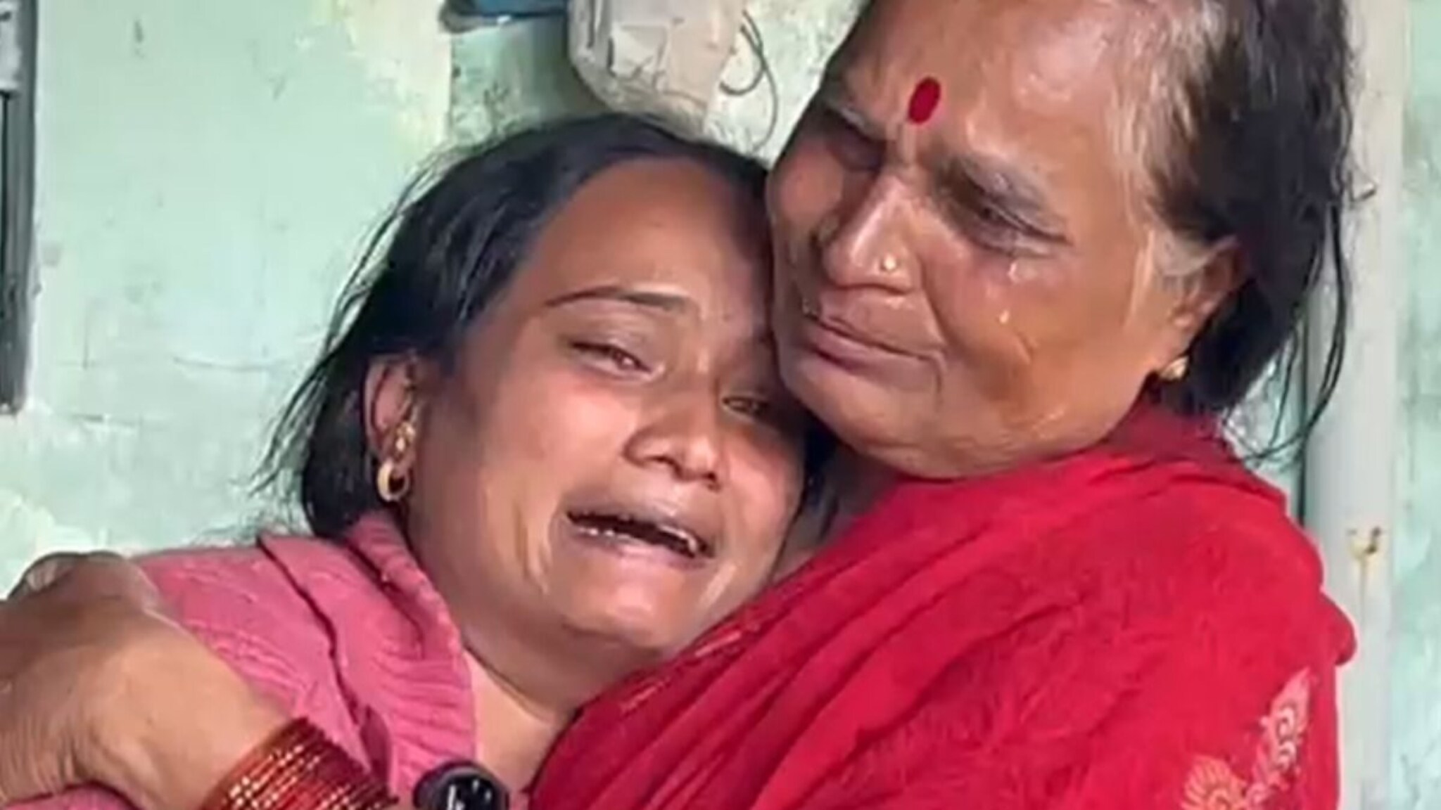 बाळांनो इन्स्टावर मैत्री करू नका, त्याच्यापायी माझं पिल्लू गेलं; माय धाय मोकलून