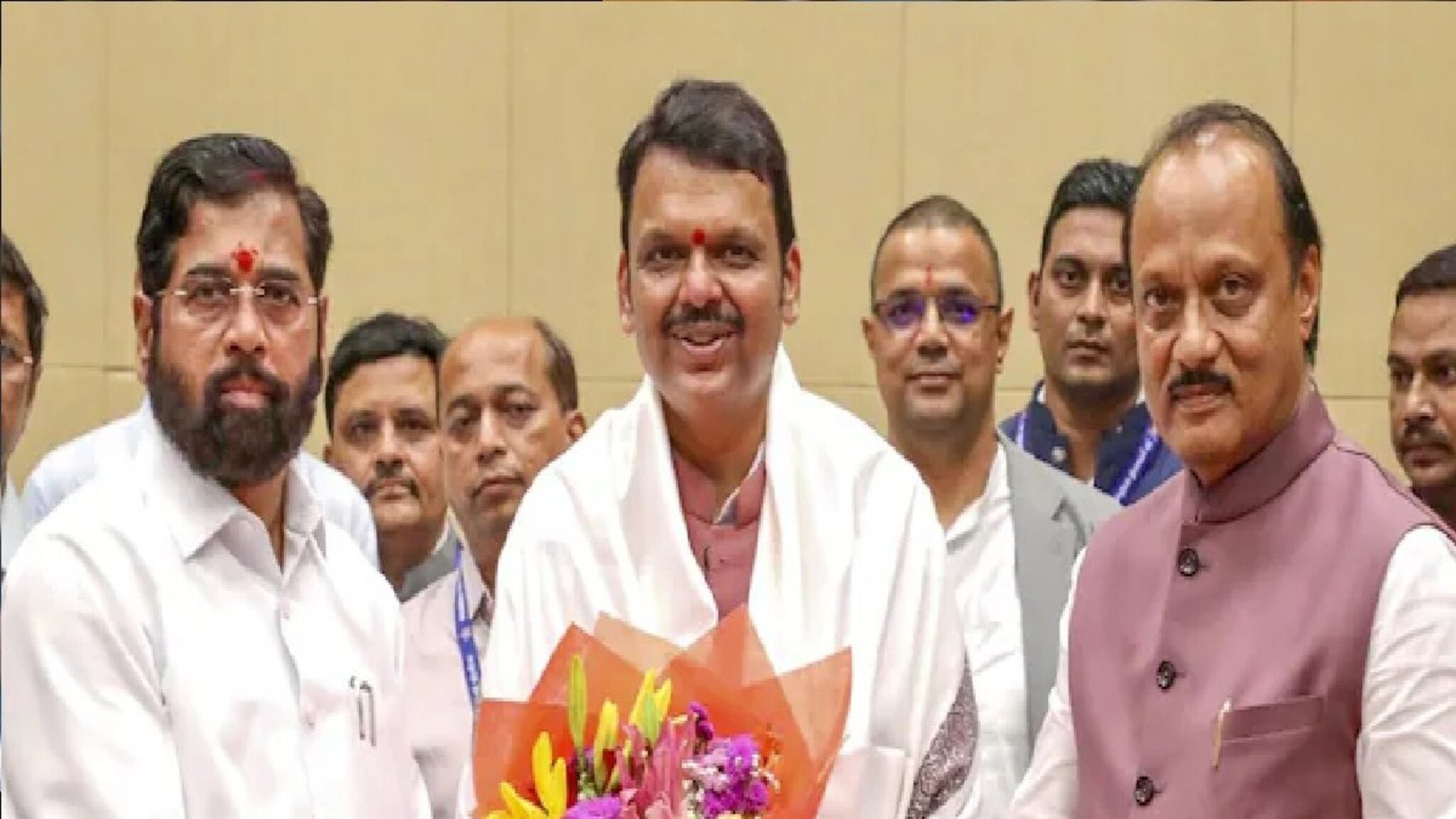 Maharashtra Cabinet Expansion : 30 महिन्यात मंत्रिपद सोडावं लागणार, नव्या मंत्र्यांकडून प्रतिज्ञापत्र लिहून घेणार