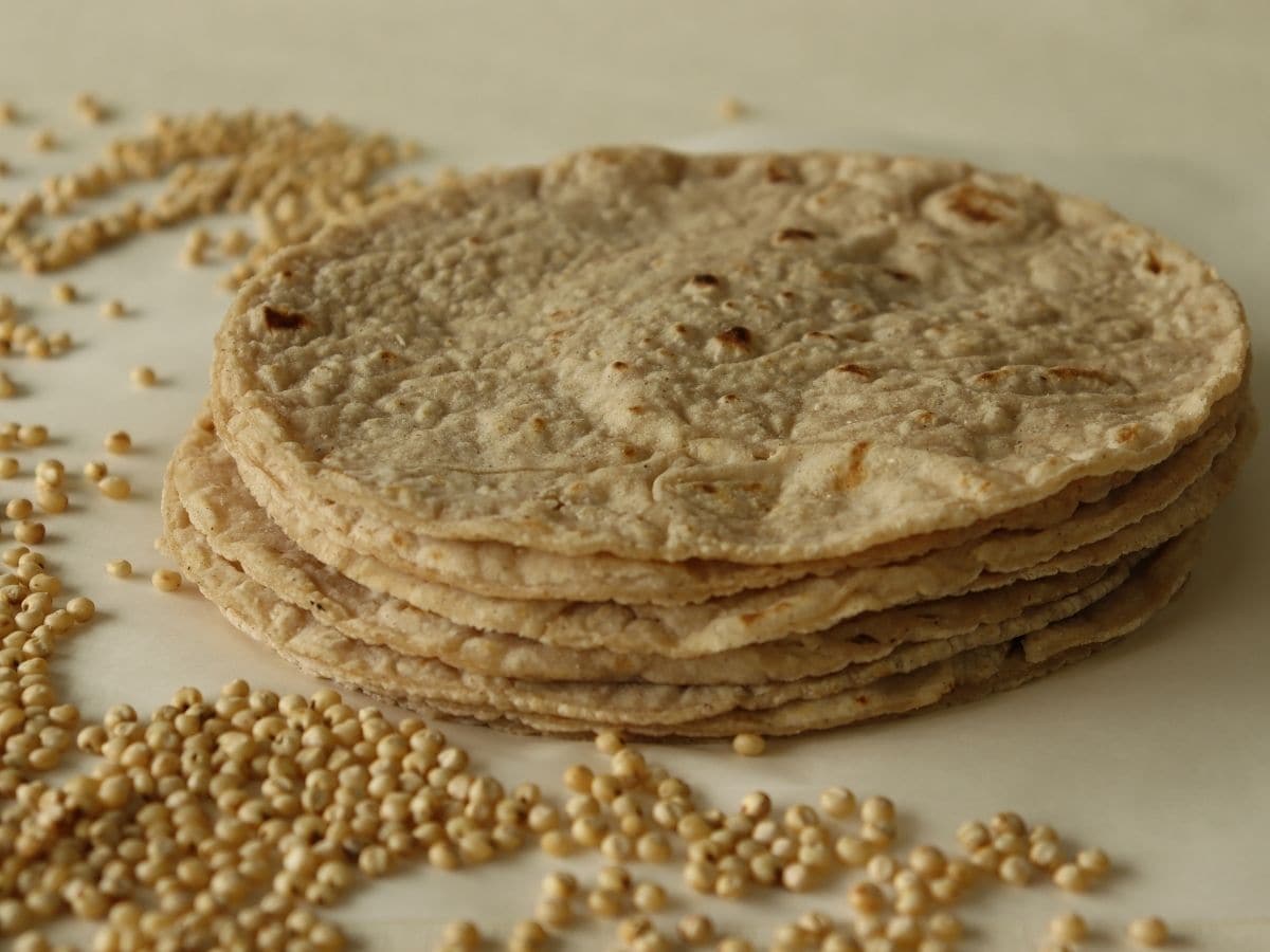 Millet roti for Winter:  हिवाळ्यात कोणती भाकर खावी नाचणी, ज्वारी की बाजरीची; ‘कोणती’ भाकरी खाल्ल्याने होईल नुकसान?