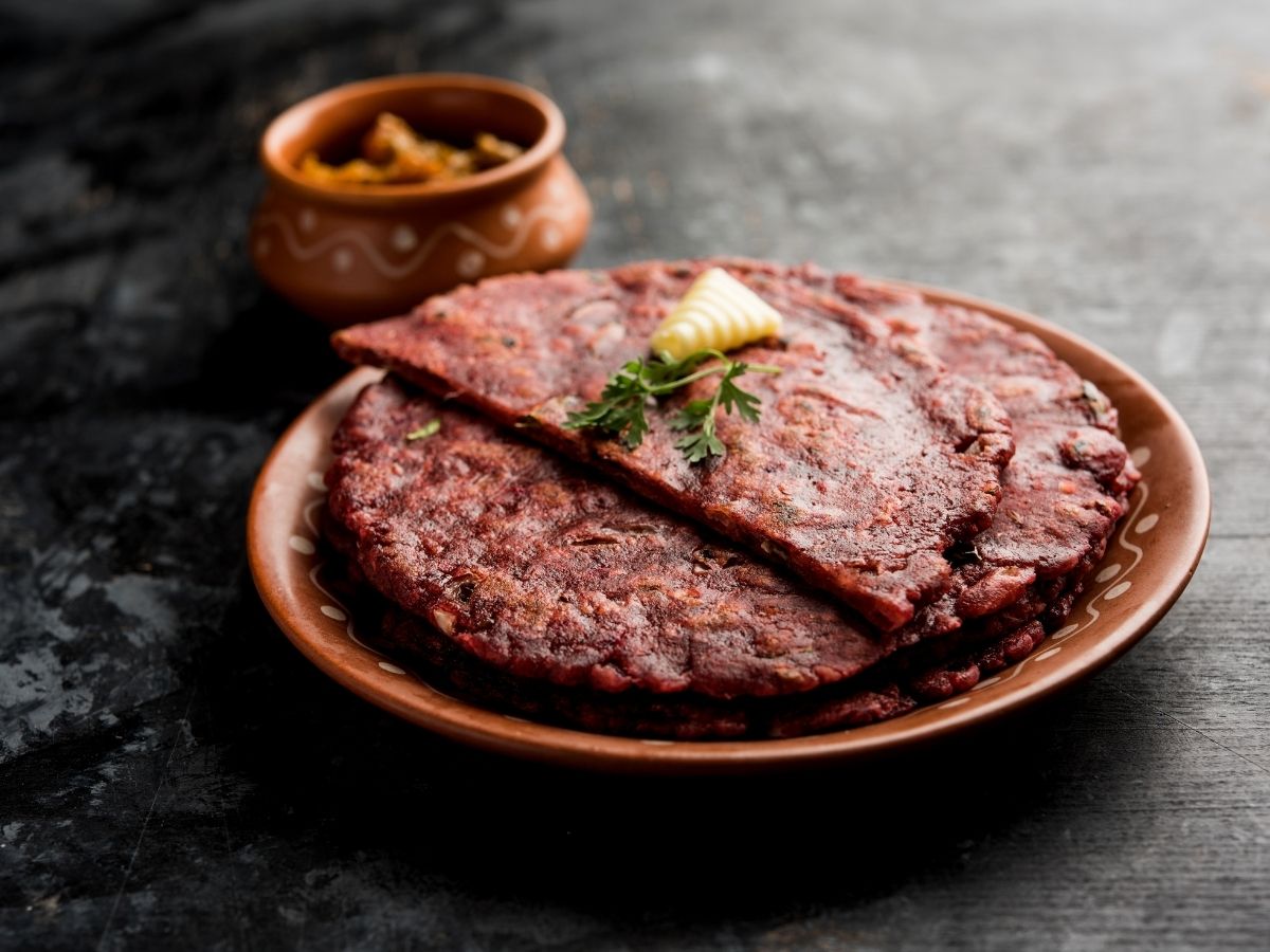 Millet roti for Winter:  हिवाळ्यात कोणती भाकर खावी नाचणी, ज्वारी की बाजरीची; ‘कोणती’ भाकरी खाल्ल्याने होईल नुकसान?