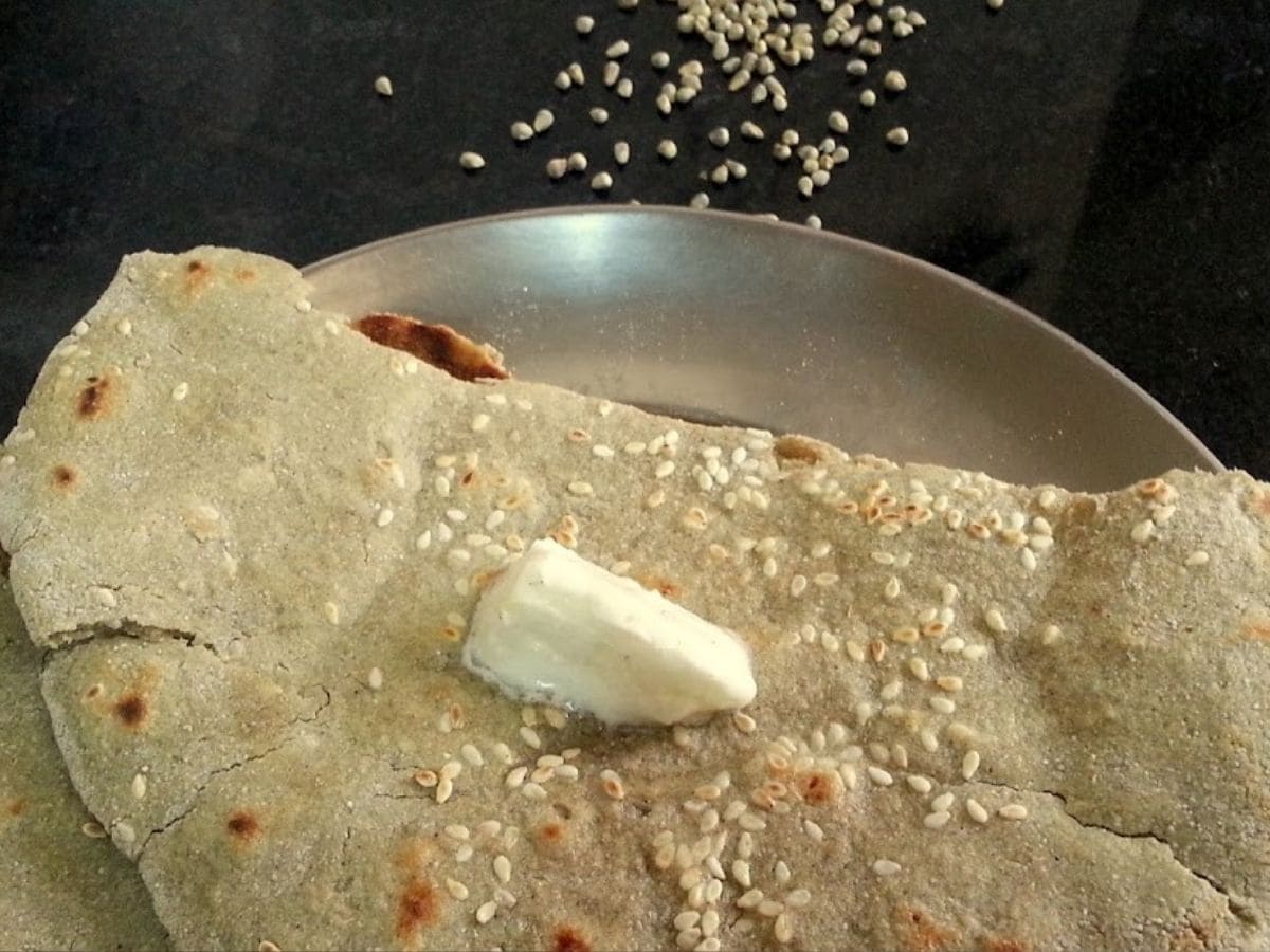 Millet roti for Winter:  हिवाळ्यात कोणती भाकर खावी नाचणी, ज्वारी की बाजरीची; ‘कोणती’ भाकरी खाल्ल्याने होईल नुकसान?