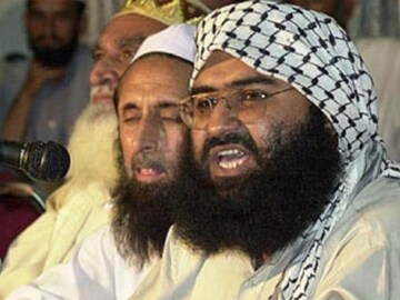 मुंबईकरांच्या मोठ्या शत्रूला हृदयविकाराचा झटका, कुठं लपला होता मसूद? मुंबईकरांच्या मोठ्या शत्रूला हृदयविकाराचा झटका, कुठं लपला होता मसूद?