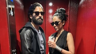 समंथाशी घटस्फोट घेतल्यानंतर काही महिन्यांनी नागा चैतन्यने शोभिताचा त्याच्या हैदराबादच्या घरी पाहुणचार केला. समंथाशी घटस्फोट घेतल्यानंतर काही महिन्यांनी नागा चैतन्यने शोभिताचा त्याच्या हैदराबादच्या घरी पाहुणचार केला.