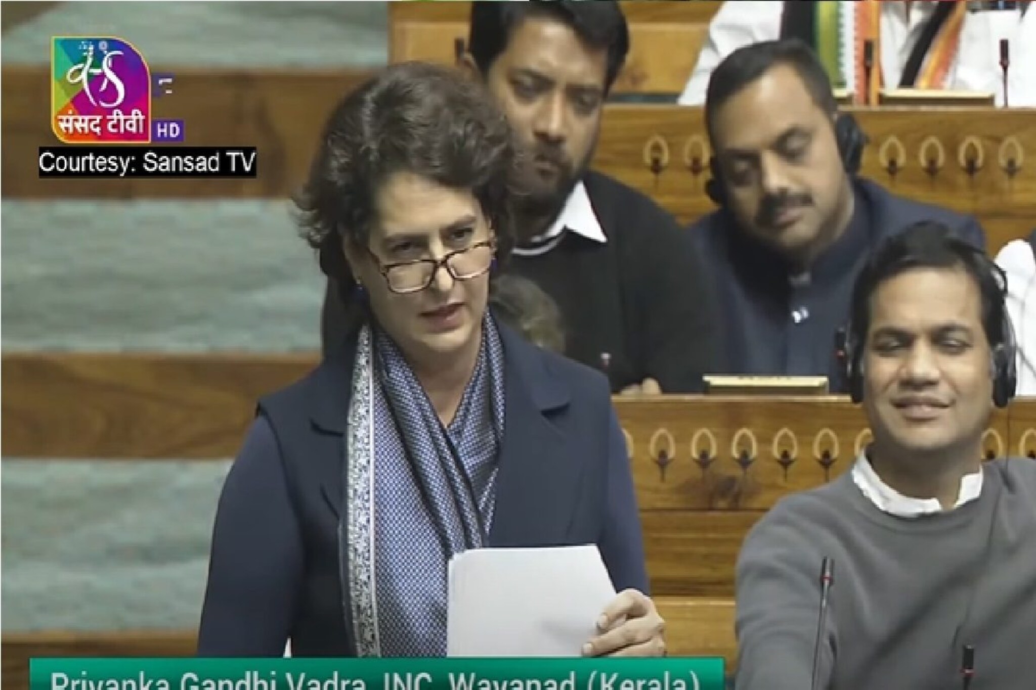 सर्व जबाबदारी नेहरूंची आहे काय?, प्रियांका गांधी यांनी पहिल्याच भाषणात सुनावले