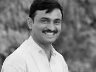 
आमदाराला एक बॉडिगार्ड, आरोपीला दोन बॉडिगार्ड, वाल्मिक कराडचा मुद्दा विधानसभेत