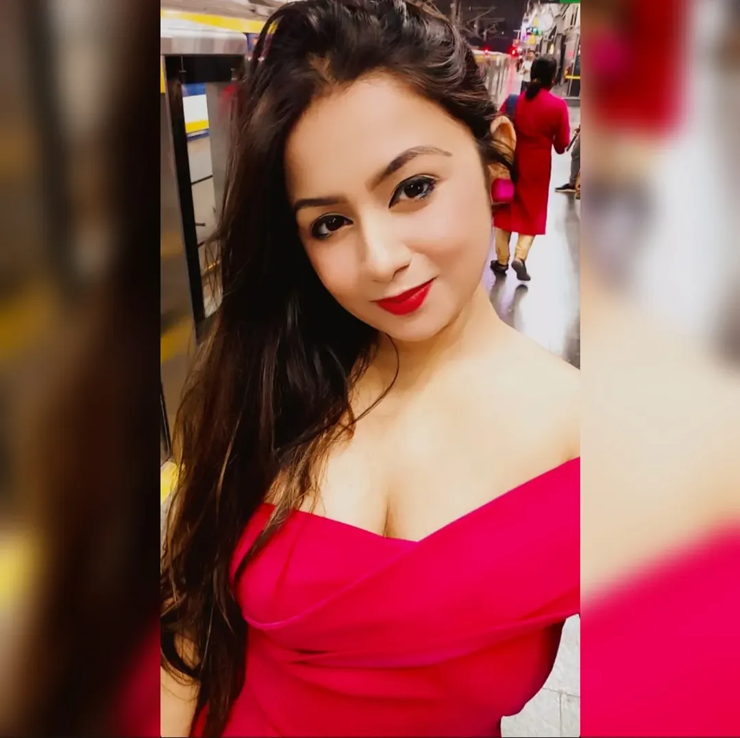 प्रियांका 18 वर्षांची असताना तिने ती आई झाली. तिला 15 वर्षांचा मुलगा आहे. प्रियांकाचा नवरा भारतीय रेल्वेत काम करत असून तो नागपूरात राहतो.