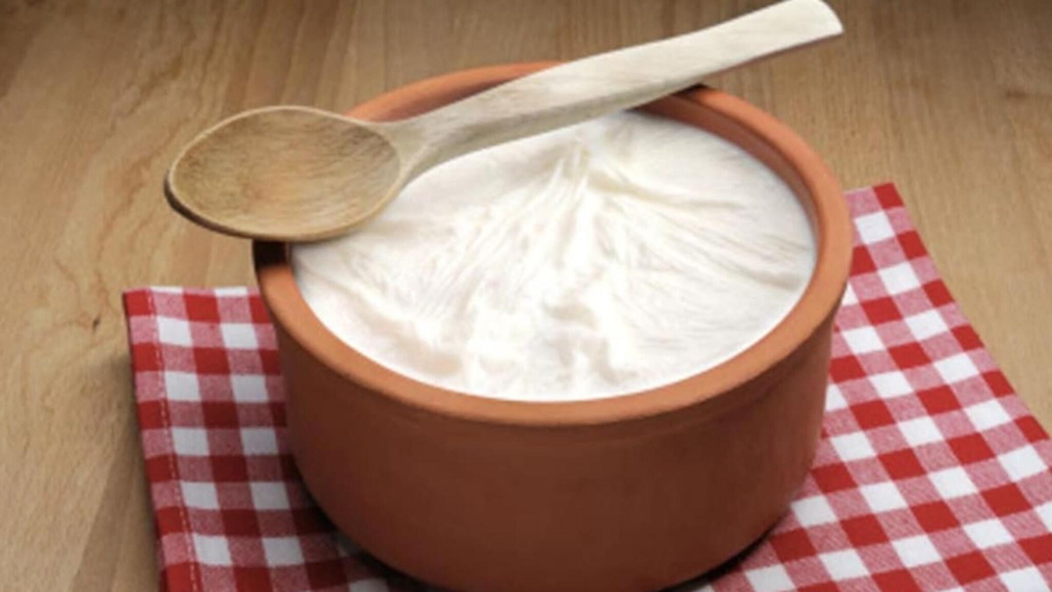 Tips to set curd in Winter: हिवाळ्यात दही बनवण्यात येत आहेत अडचणी, मग वापरा ‘या’ सोप्या ट्रिक्स आणि घरीच बनवा गोड आणि घट्ट दही