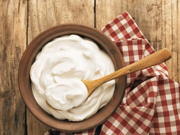 Tips to set curd in Winter: हिवाळ्यात ‘या’ पद्धतीने बनवा गोड आणि घट्ट दही