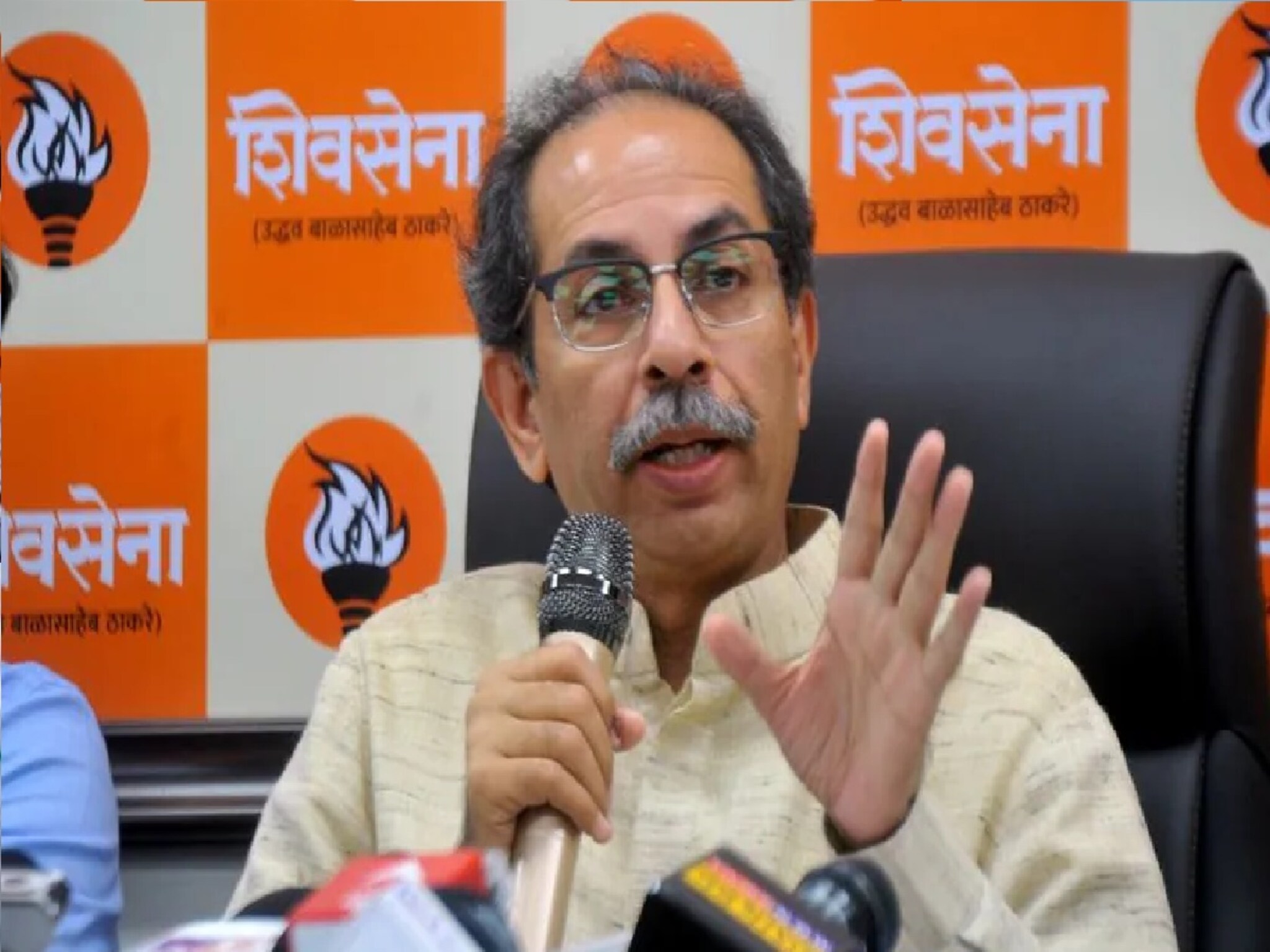 Uddhav Thackeray BMC Election : उद्धव ठाकरेंच मिशन मुंबई! आमदारांची ताकद पणाला लावणार, BMC साठी आखली नवीन रणनीती
