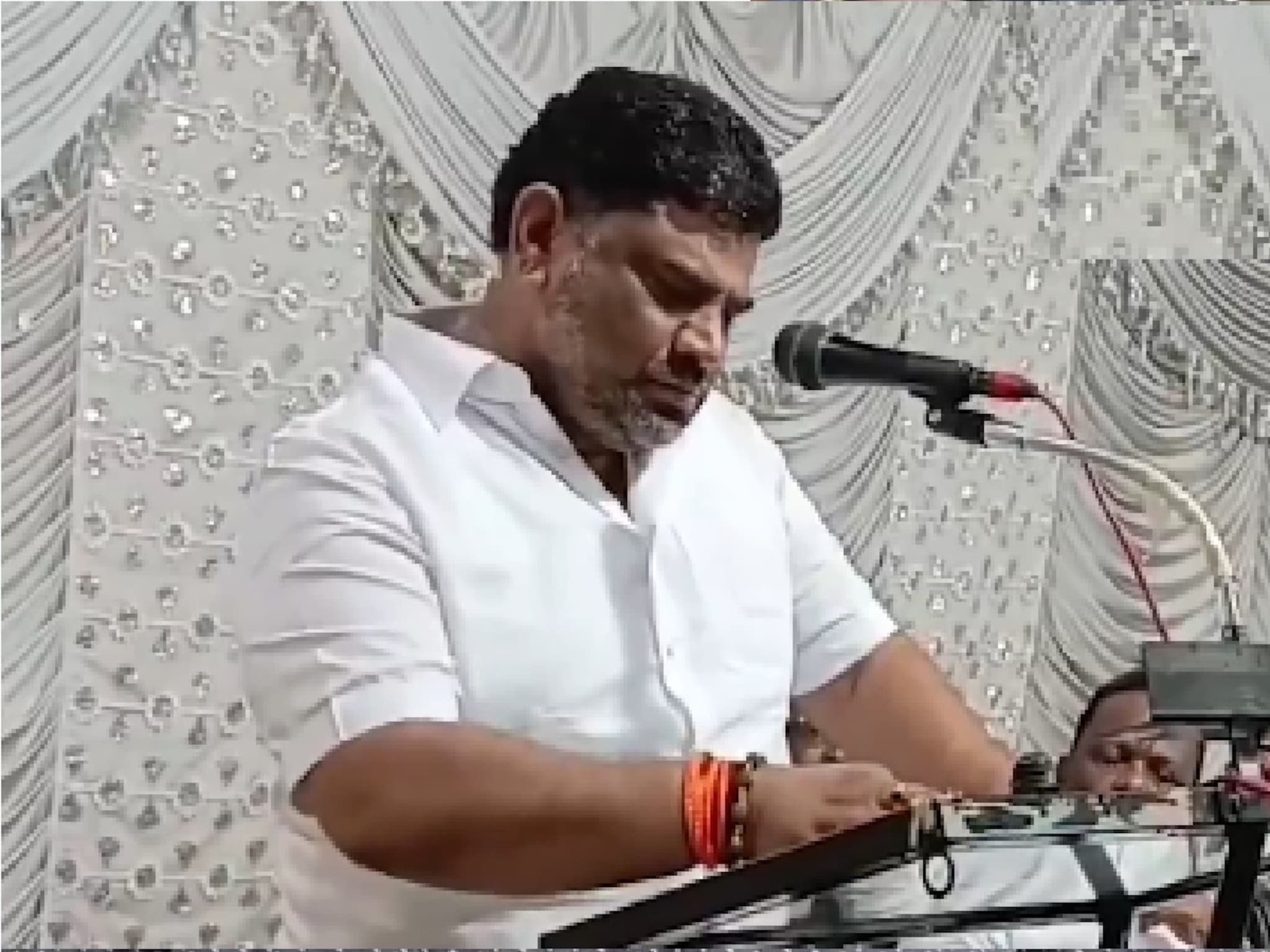 कुडाळमधून पराभव, आमदारकी नेहमी जनतेसाठी वापरली म्हणत वैभव नाईक रडू लागले