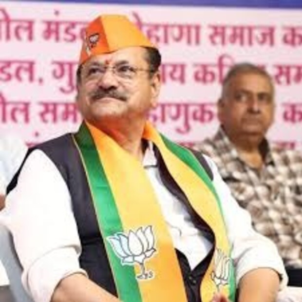  योगेश सागर गुजराती समाजाचे नेतृत्व करतात.