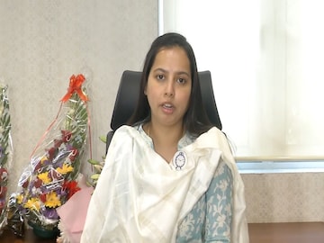 Ladki Bahin Yojana: लाडकी बहीण योजनेच्या सगळ्या लाभार्थ्यांची फेरतपासणी होणार, फडणवीस सरकारचा मोठा निर्णय