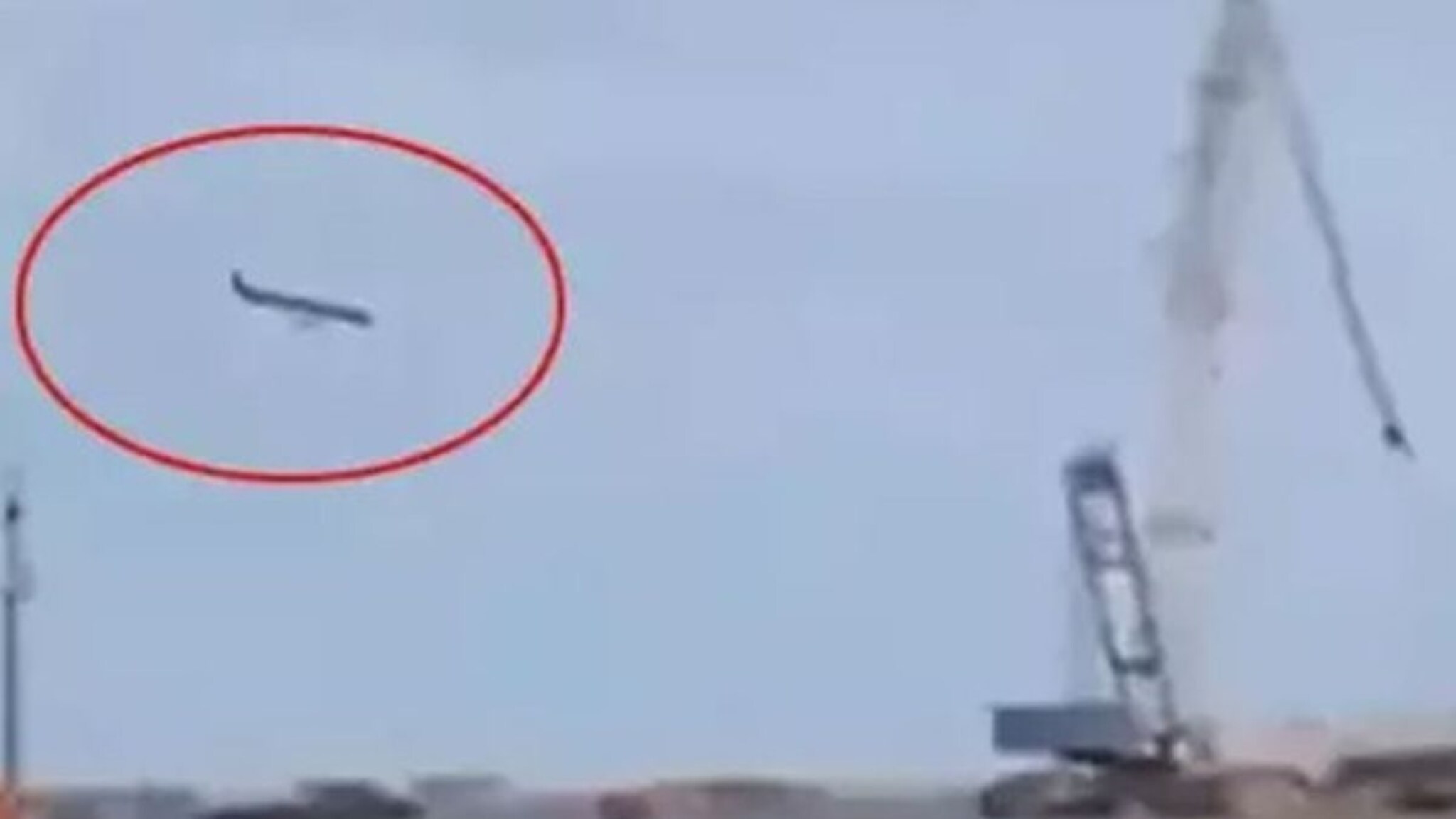 BREAKING : 105 प्रवाशांना घेऊन जाणारं विमान हेलकावे खात कोसळलं