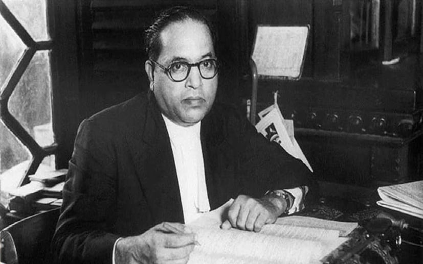 उगवत्या सूर्याला नमस्कार करतांना मावळत्या चंद्राला विसरू नका – डॉ. बाबासाहेब आंबेडकर