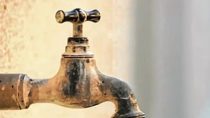 Pune Water Cut: धो धो पावसात पुणेकरांवर जलसंकट, पाणीपुरवठा बंद राहणार, पाहा कधी आणि कुठं? Pune Water Cut: धो धो पावसात पुणेकरांवर जलसंकट, पाणीपुरवठा बंद राहणार, पाहा कधी आणि कुठं?