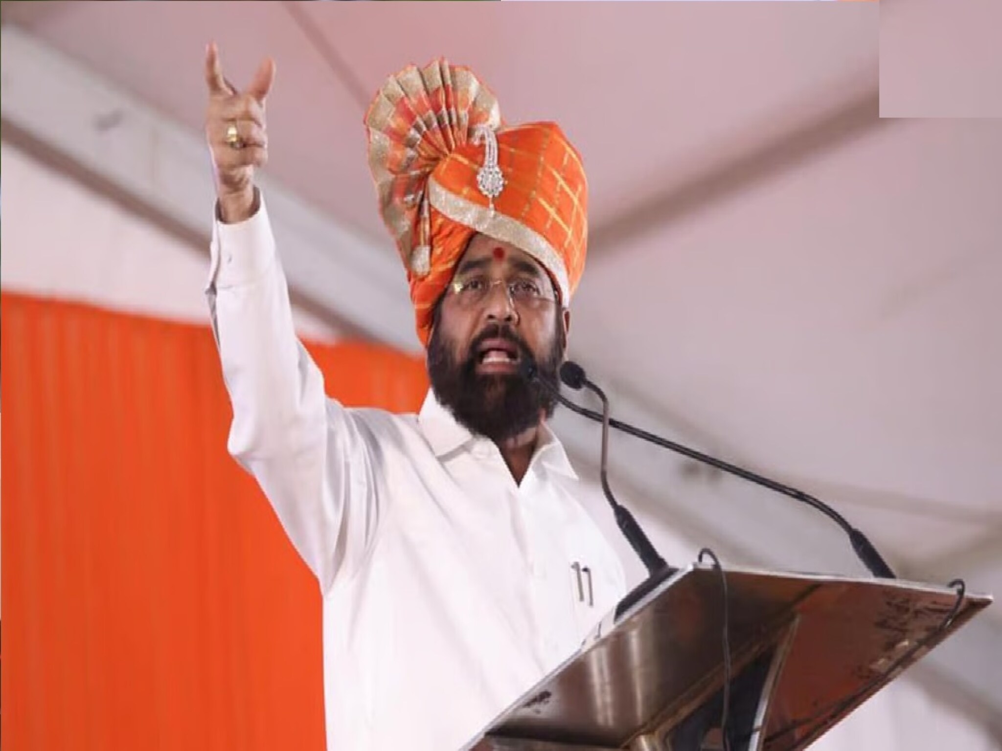 Maharashtra CM : '...म्हणून एकनाथ शिंदेंना मुख्यमंत्री करावं', शिवसेनेचा नेता स्पष्टच बोलला