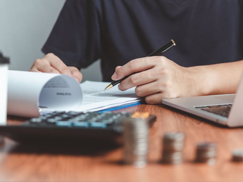 Suryoday Small Finance Bank : या लिस्टमध्ये सूर्योदय स्मॉल फायनान्स बँक पहिल्या स्थानावर आहे. सूर्योदय स्मॉल फायनान्स बँक त्यांच्या ग्राहकांना 5 वर्षांच्या एफडीवर 8.6 टक्के इतका सर्वाधिक व्याजदर देत आहे.