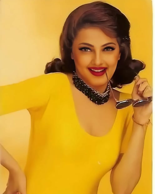 एकेकाळी अभिनयविश्वातील नावाजलेला चेहरा असलेली ममता कुलकर्णी आता साध्वी बनली आहे. अभिनयाच्या जगाला अलविदा केल्यानंतर त्यांनी अध्यात्माचा मार्ग स्वीकारला. 2013 मध्ये त्यांनी 'ऑटोबायोग्राफी ऑफ ॲन योगिनी' या पुस्तकाचे प्रकाशन केले.