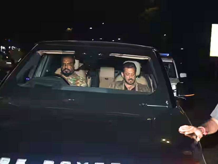 सलमान खानच्या या बर्थडे पार्टीमध्ये बॉलिवूडचे सर्व सेलिब्रिटी वेगवेगळ्या लूकमध्ये पोहोचले होते. त्यांचे फोटो सध्या सोशल मीडियावर व्हायरल होत आहेत.