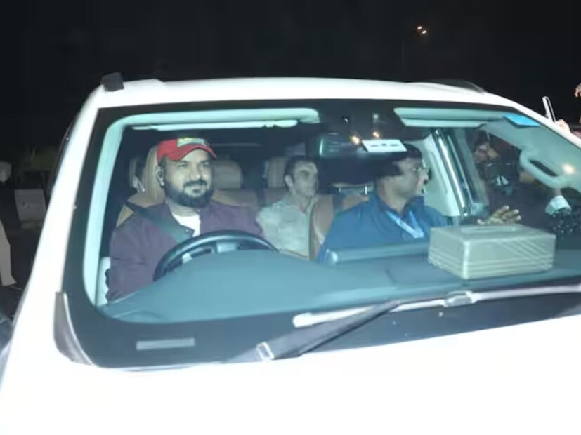 अरबाज खानने पत्नी शुरा खानसोबत भाईजानच्या वाढदिवसाच्या पार्टीला हजेरी लावली होती. यावेळी अरबाज काळ्या टी-शर्टमध्ये हॅंडसम दिसत होता.