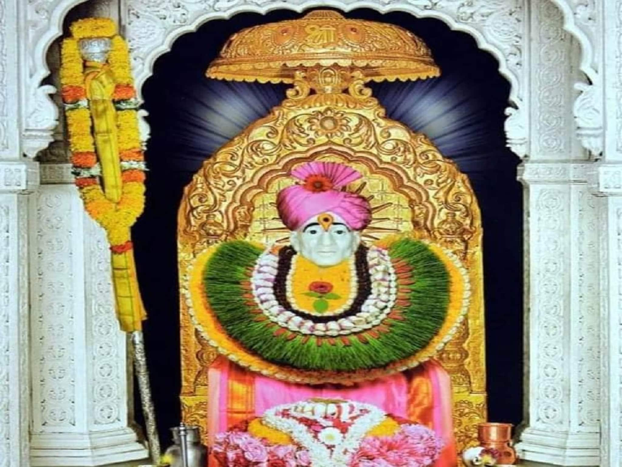 Temple: 31 डिसेंबरनिमित्त शेगावचे गजानन महाराज मंदिर 24 तास खुले; अक्कलकोटमध्ये गर्दी